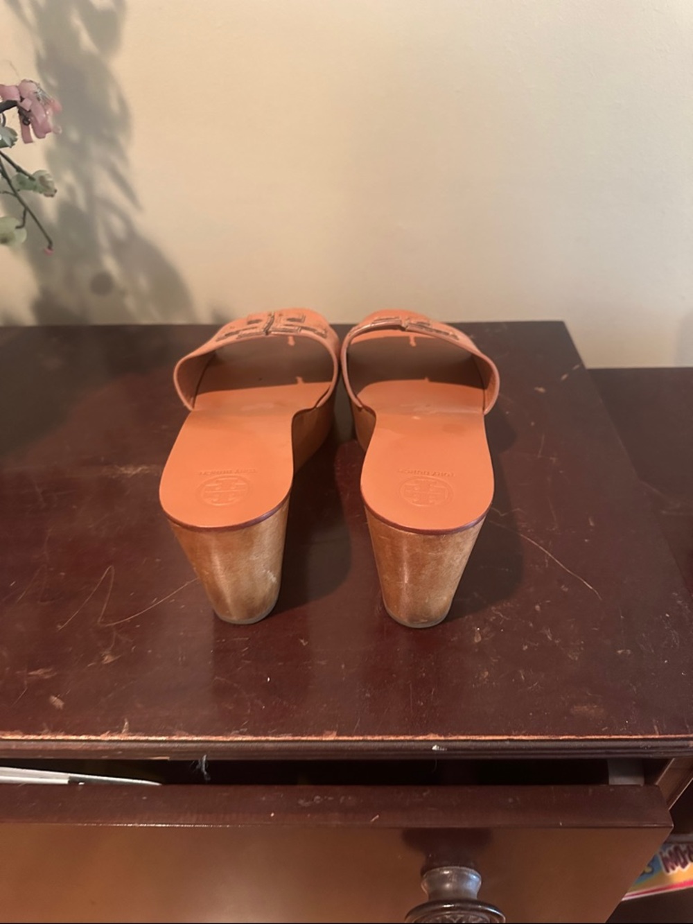 Tory Burch Tan Leather Logo Slide Sandals - Picture 3 of 4